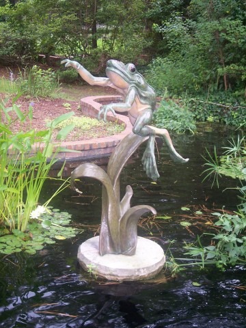 Summerville, SC: statue in azalea park