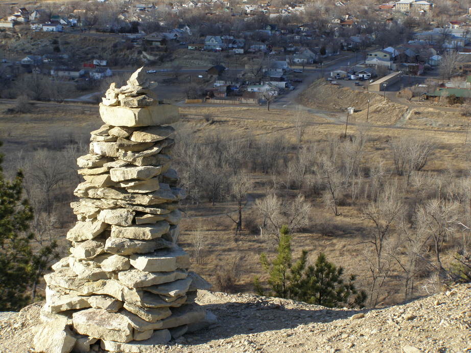 Roundup, MT: Cairn above the "R"