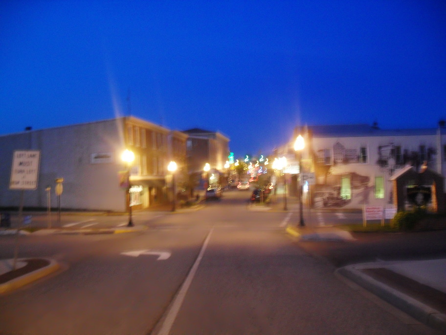 Elkton, MD: city lights