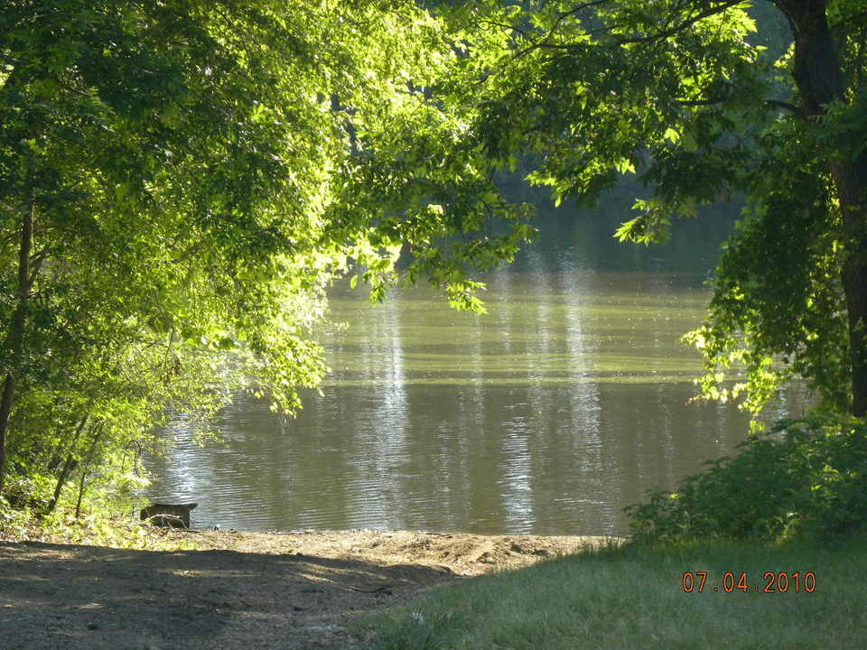 Sidon, MS: Path to the river for fishing or boating