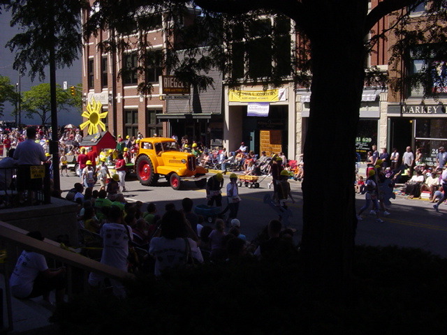 Fort Wayne, IN: 42nd Three Rivers Festival PNC Parade 2010