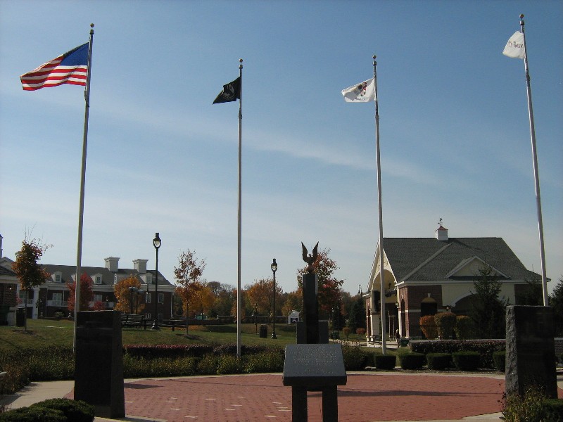 New Lenox, IL: Veterans' Memorial at Village Commons