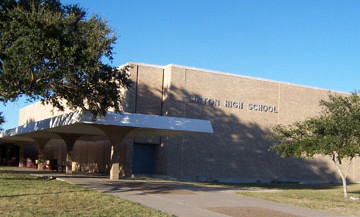 Sinton, TX: Front of Sinton's High School