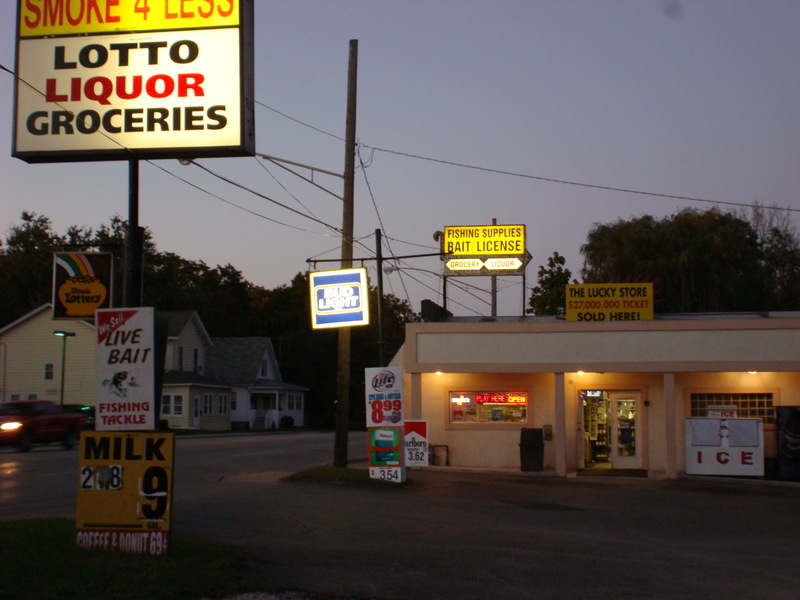 Winthrop Harbor, IL: OLD CHEEZE SHACK NOW A LIQOURE AND LOTTO PLACE