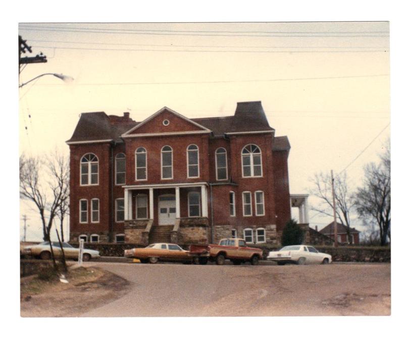 Naylor, MO: Doniphan Court House