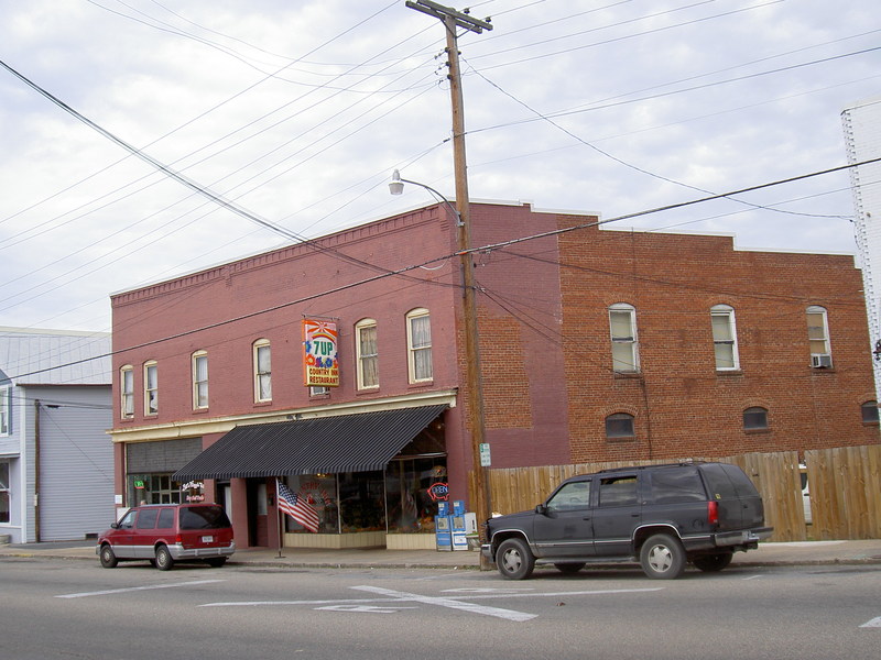 Elkton, VA: Bill McDonalds Haggle Shop - Antique/Flea Market