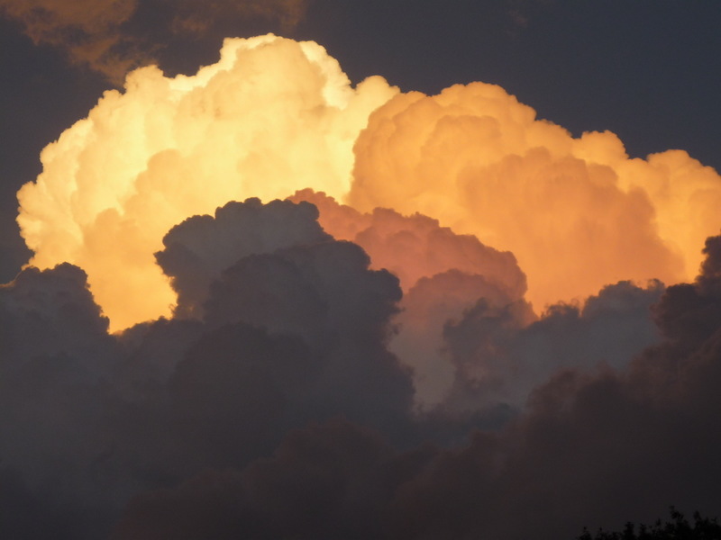 Frontenac, KS: Frontenac sky in the SE just after a tornado warning