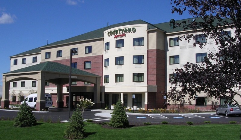 South Portland, ME: Courtyard by Marriott - across from the Christmas Tree Shops, near the Mall