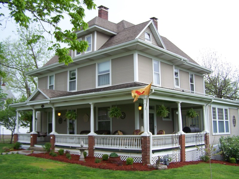 Ash Grove, MO: East Main Street an 1890's Folk Victorian