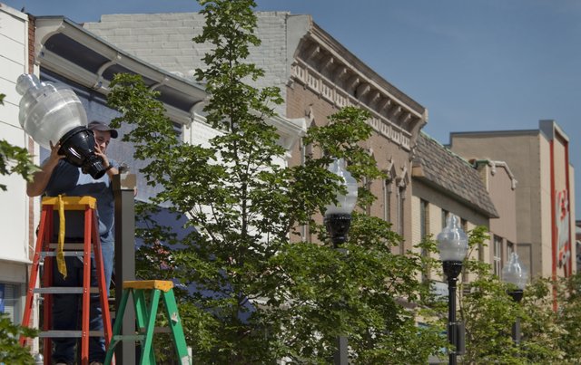 Lawrence, KS: Downtown street lights replaced with new LEDs