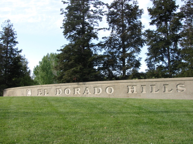 El Dorado Hills, CA: Welcome to El Dorado Hills Monumenst on El Dorado Hills Blvd.