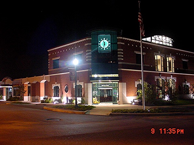 Warsaw, MO: First Community Bank on Main Street
