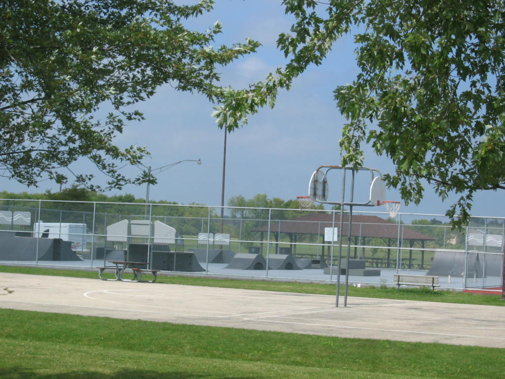 Winthrop Harbor, IL: 38 acre park on Ninth Street - Skate park