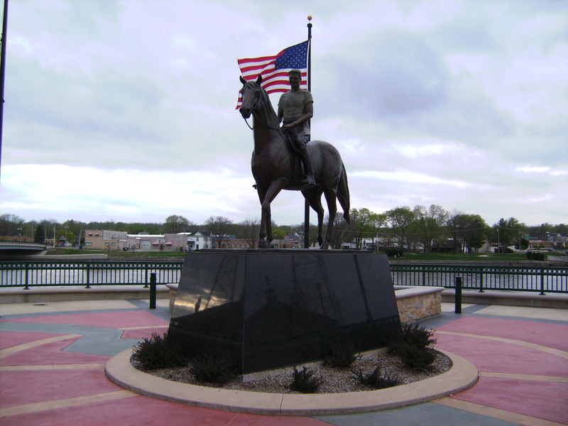 Dixon, IL: Dixon Riverfront Plaza - Ronald Reagan Statue
