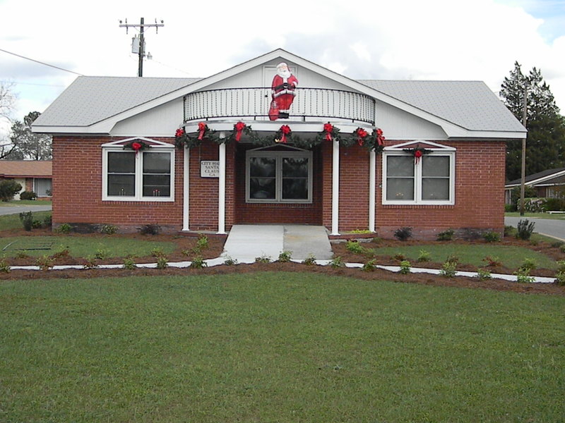 Santa Claus, GA: Landscaping of city hall