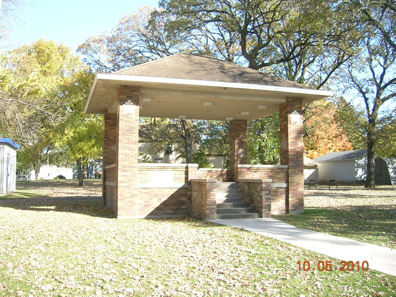 Brownton, MN Gazbo, Built 1935, Dedecated to WW1 Town Vet's photo