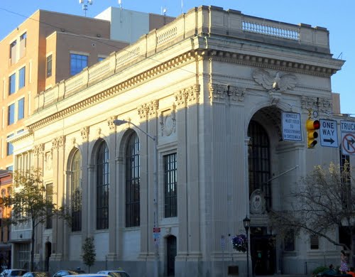 York, PA: Old bank building in the Square