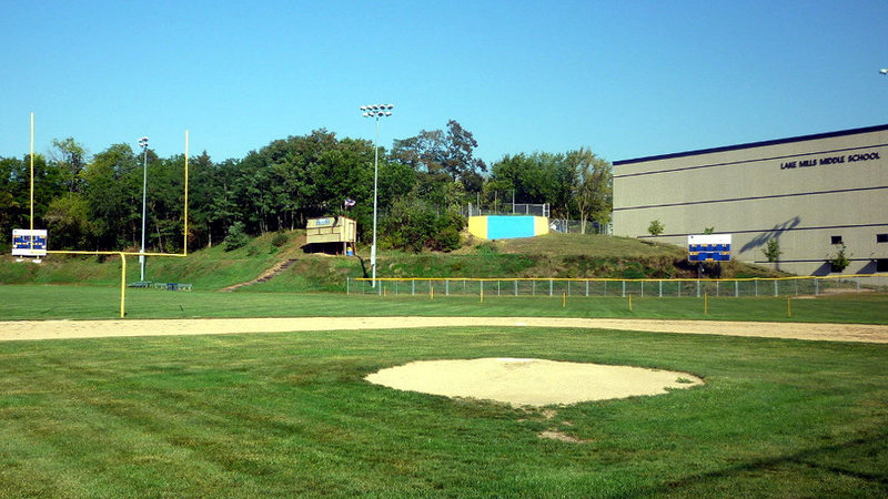 Lake Mills, WI: Campus Field