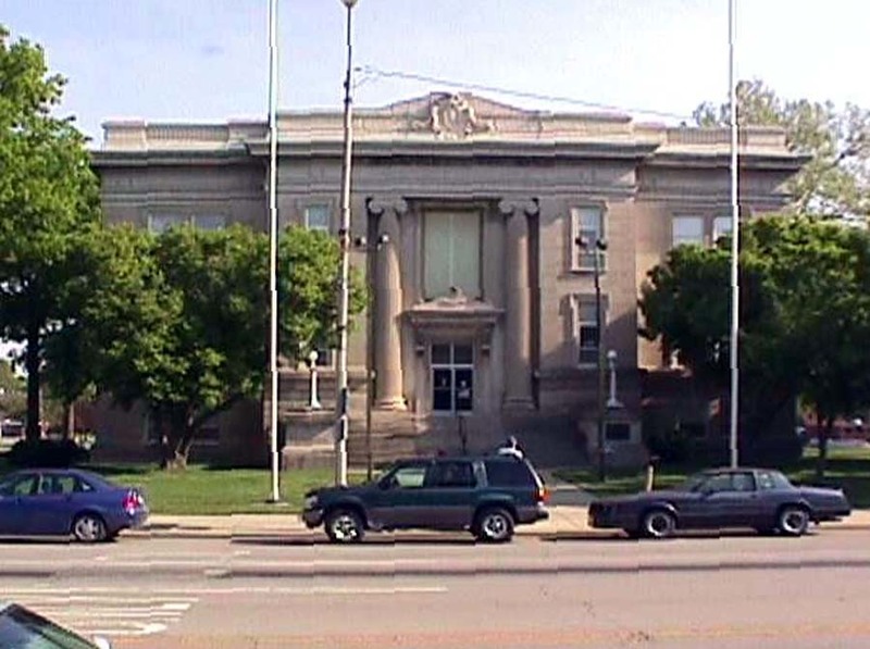 Salem, IL: Marion County Court House