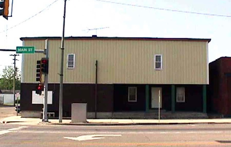 Salem, IL: Jones apartment building on East Main