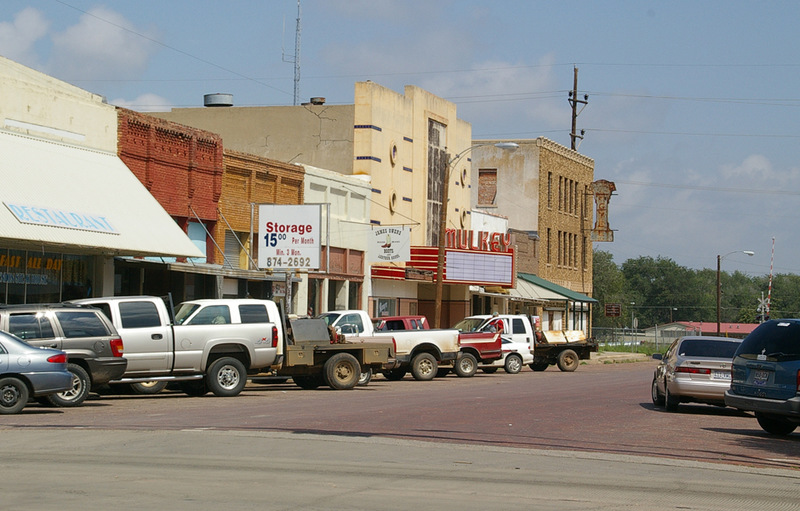 Clarendon, TX : KEARNEY STREET looking north toward the railroad tracks ...