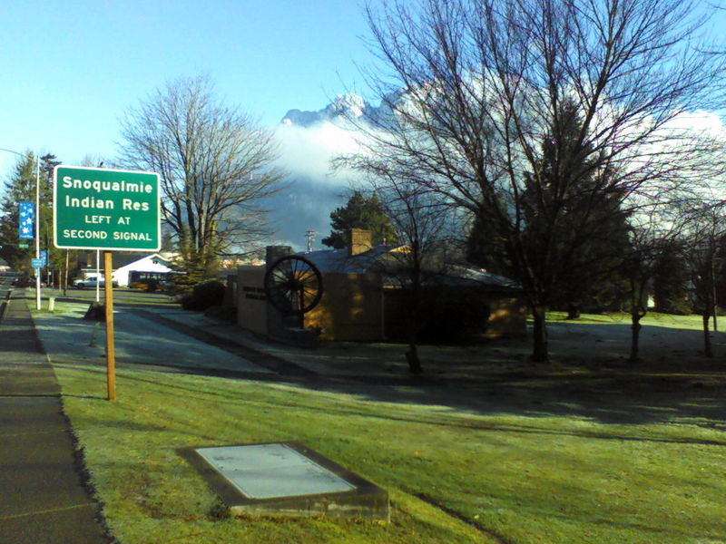 North Bend, WA: Snow-covered and misty-cloaked Mount Si peeks out from behind the Snoqualmie Valley Historical Museum.