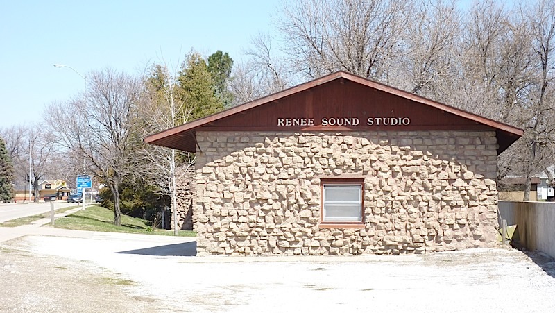 David City, NE: Renee's Sound Studio