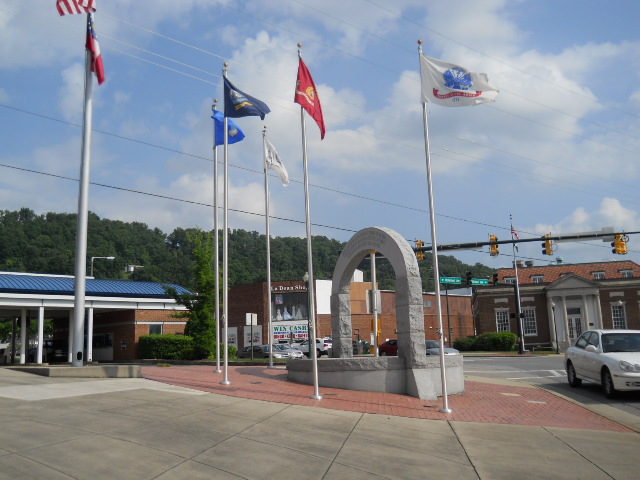 Rossville-Beverly Hills, GA: Flags fly over Veterans Memorial in downtown Rossville
