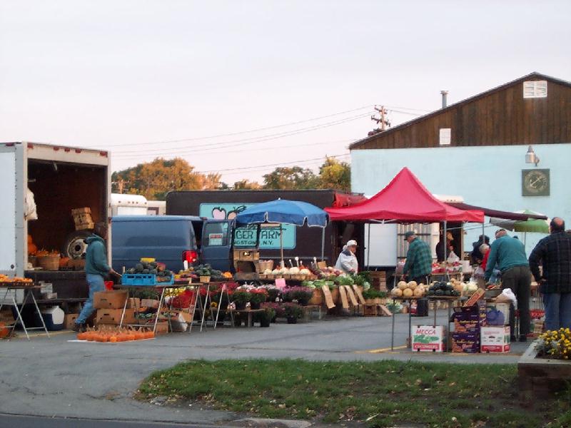 North Tonawanda, NY: Located on Robinson and Payne, the Farmers Market is open on Tues., Thurs., and Sat., all year round