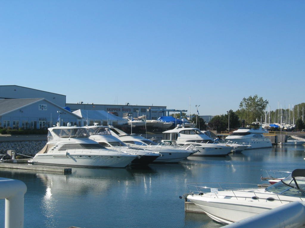 Winthrop Harbor, IL: North Point Marina - Skipper Bud's boats for sale