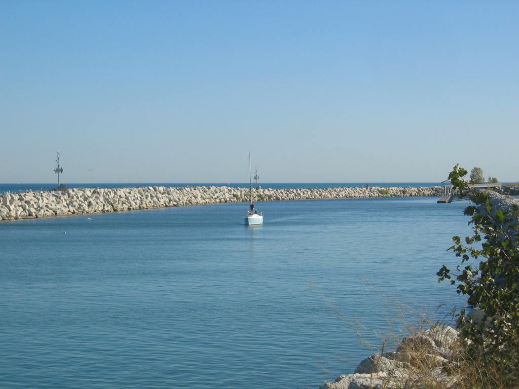 Winthrop Harbor, IL: North Point Marina - Waterway to Lake Michigan