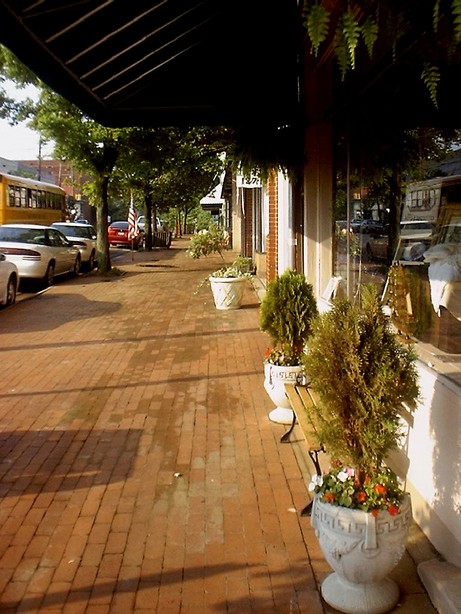 Warrenton, NC: Shopping on Main Street