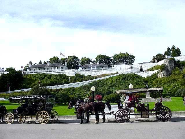 Mackinac Island, MI: Horse drawn carriage in front of Fort Mackinaw