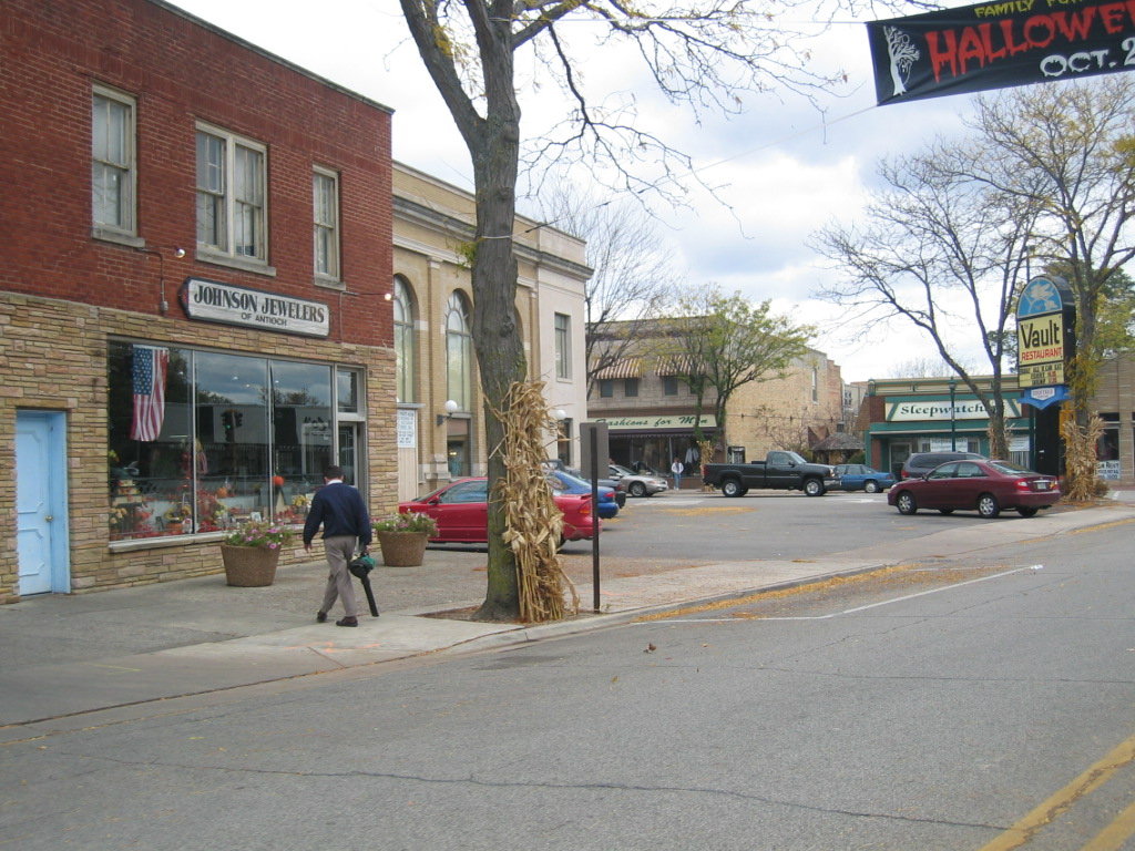 Antioch, IL: Downtown - East on Lake street approaching Main street
