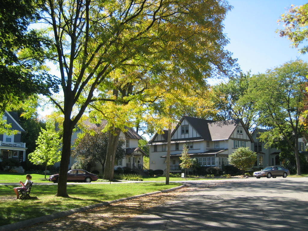 Hinsdale, IL: Homes around the fourth street area