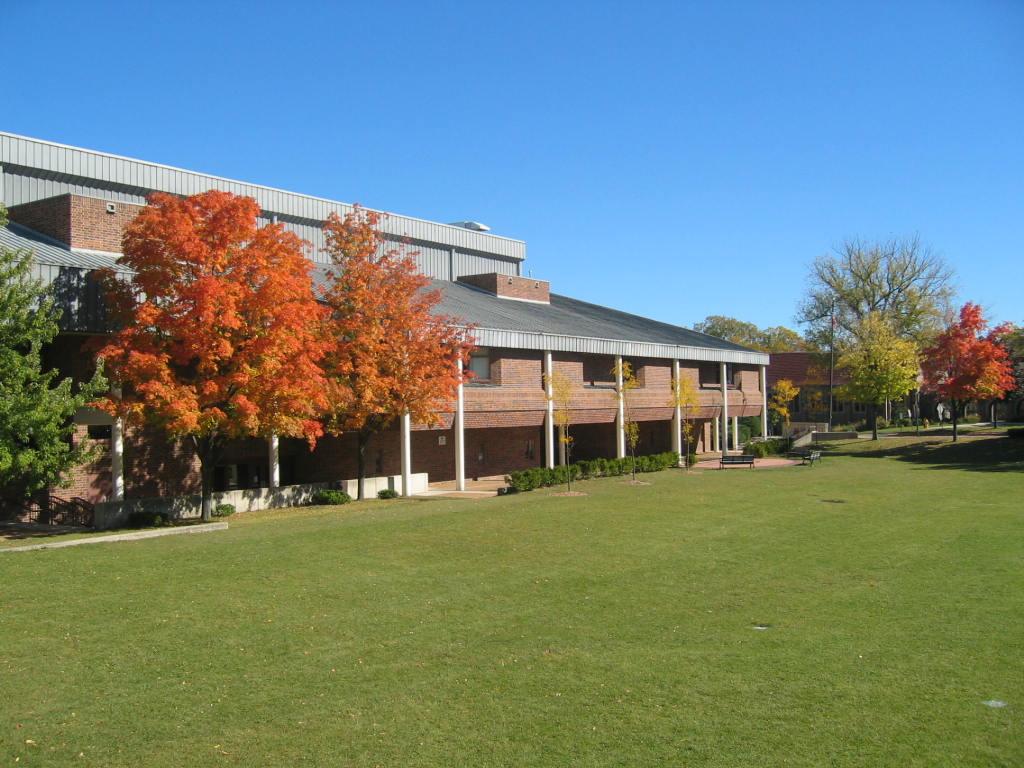 Hinsdale, IL: Middle school on Garfield