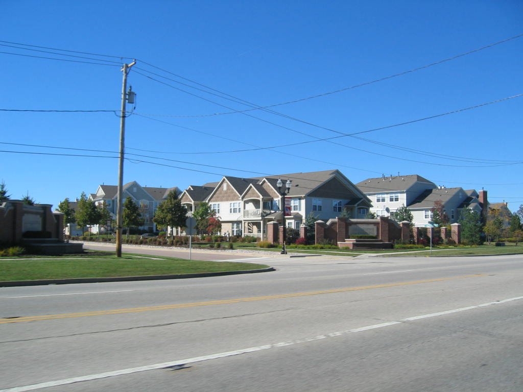 Lincolnshire, IL: Fancy Condos on Route 21, northern part of Licolnshire