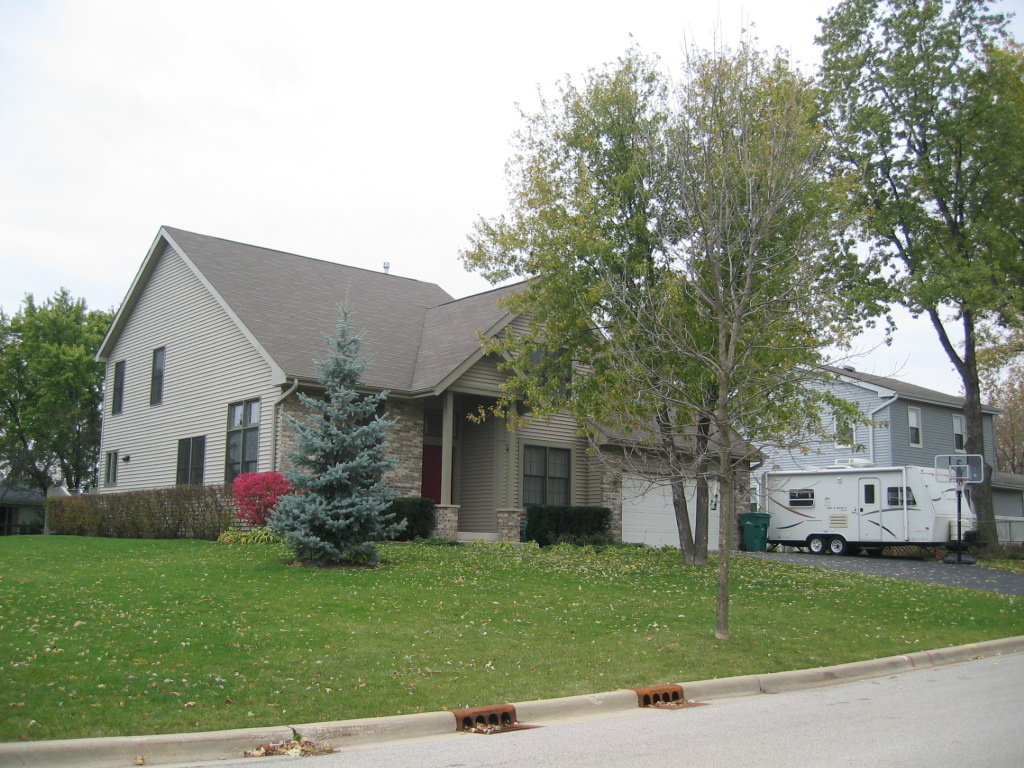 Gurnee, IL: Home on Ellis Ave, eastern side of Gurnee