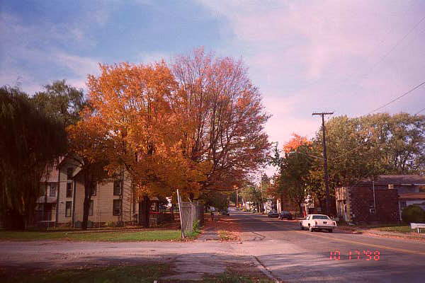 Enon Valley, PA: Main street Enon in the fall