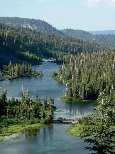 Mammoth Lakes, CA: Photo of Twin Lakes, one of the many lakes found in the area