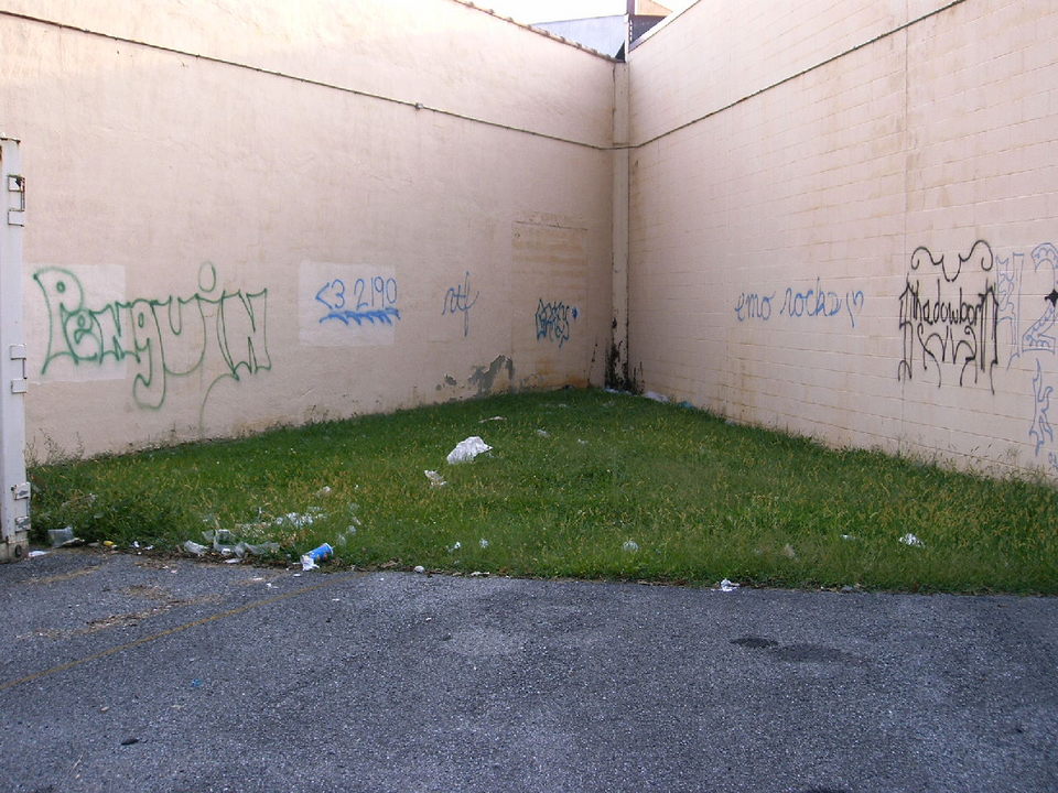 Harrodsburg, KY Outside a Harrodsburg Business photo, picture, image