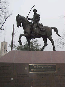 Seguin, TX: Statue of Juan Seguin on Courthouse Square