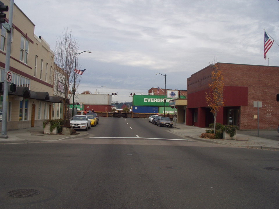 Puyallup, WA: Meridian Avenue - downtown Puyallup
