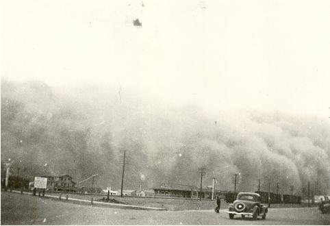 Pampa, TX: Dust Storm in Pampa TX early 1930's. Taken near S. Starkweather st.