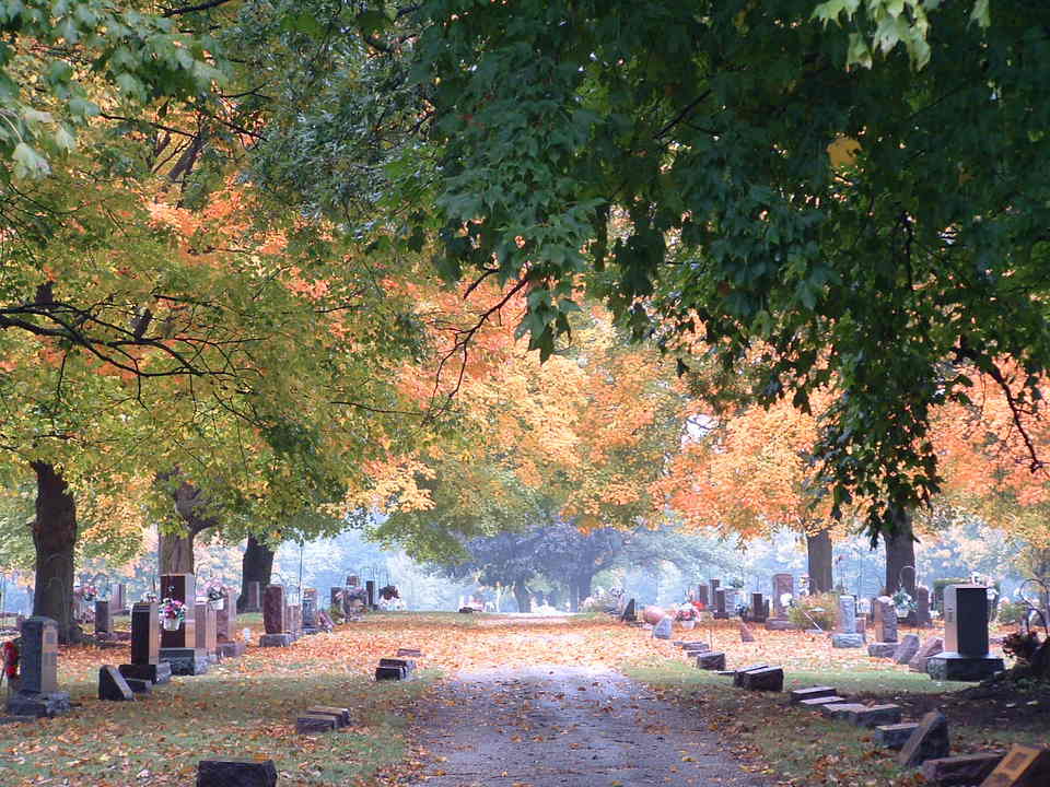 Lewistown, IL: Oak Hill Cemetery in Fall