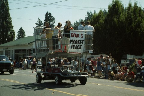 Tenino, WA: Pioneer Days Parade 2004- Dave's Marketplace Cart