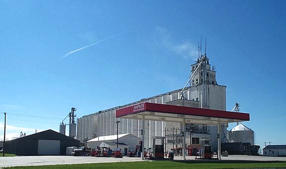 Dighton, KS: Farmer's Coop Elevator