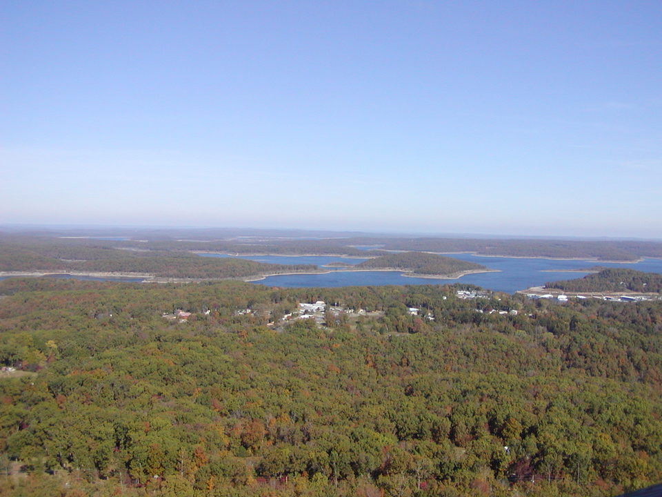 Bull Shoals, AR: Bull Shoals - view of town from tower