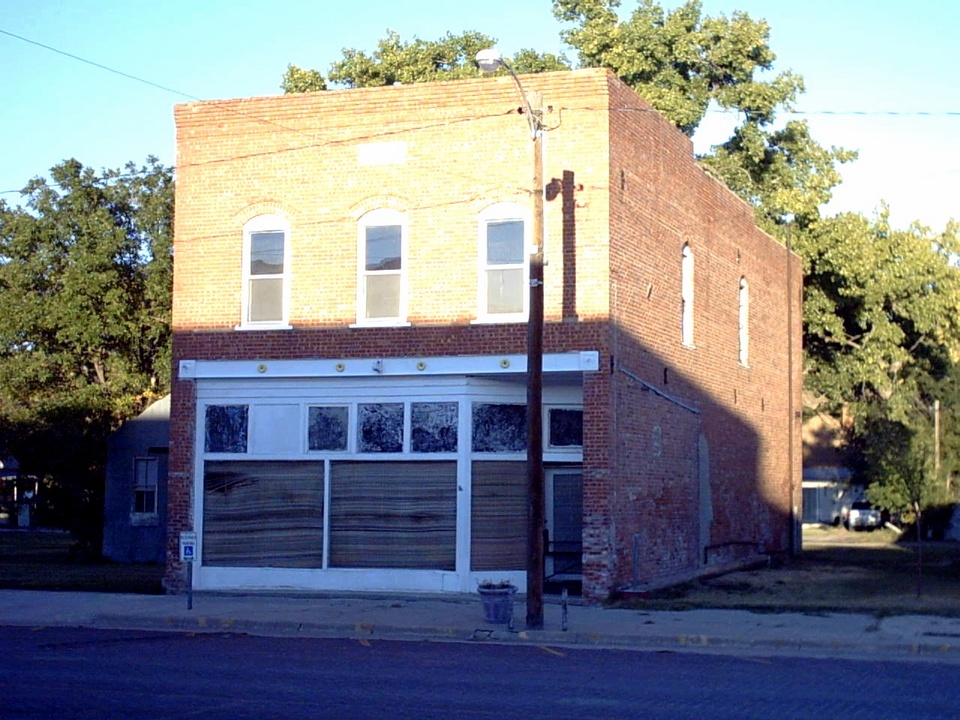 Almena, KS: Typical Building Main Street Almena Kansas, owned by Lonnie and Mike Shearer