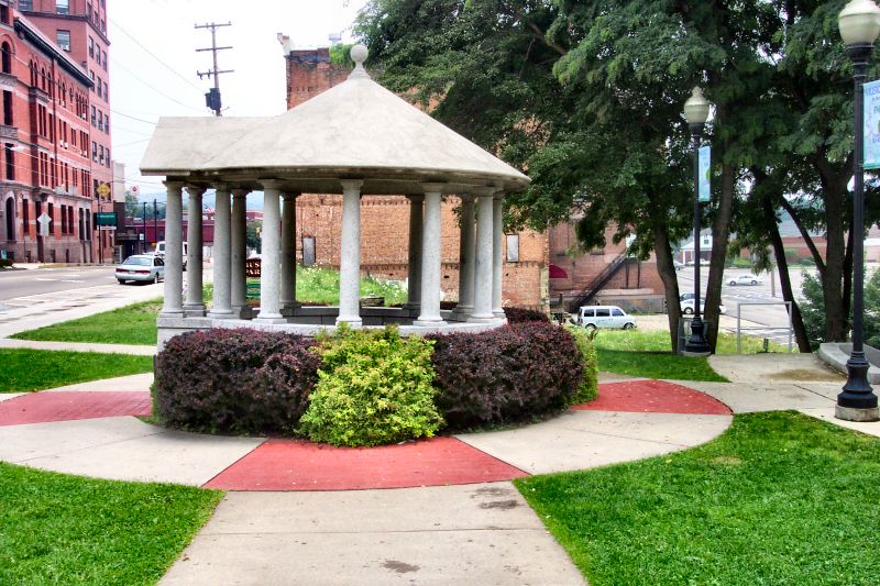 Warren, PA: Gazebo in Soldier and Sailor Park in downtown Warren